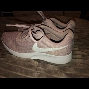 Dusty pink Nike Tanjun